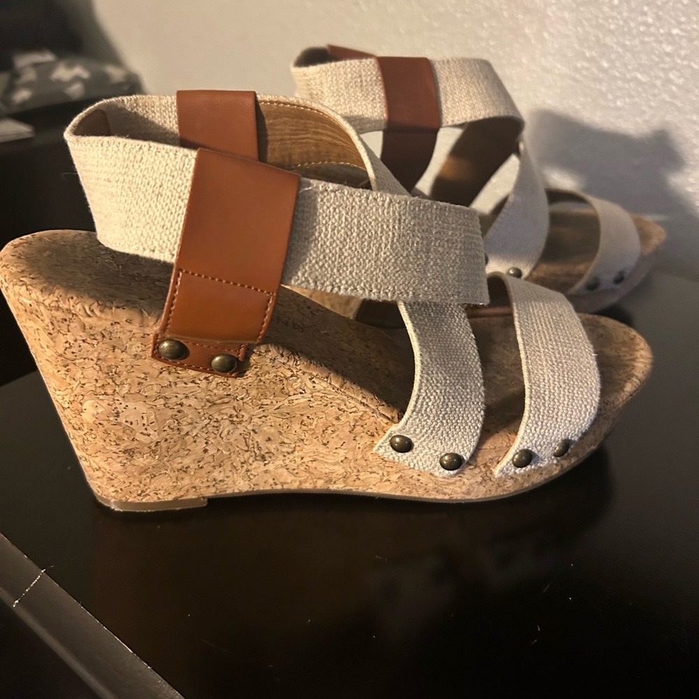 Lucky wedges tan size 8.5